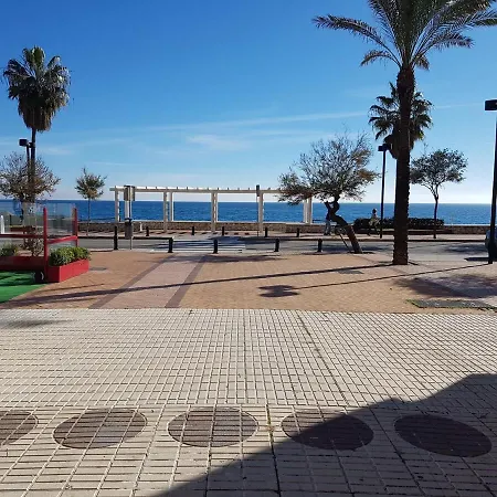 Quiet Beachfront Oasis - Dona Sofia Апартаменты Фуэнхирола