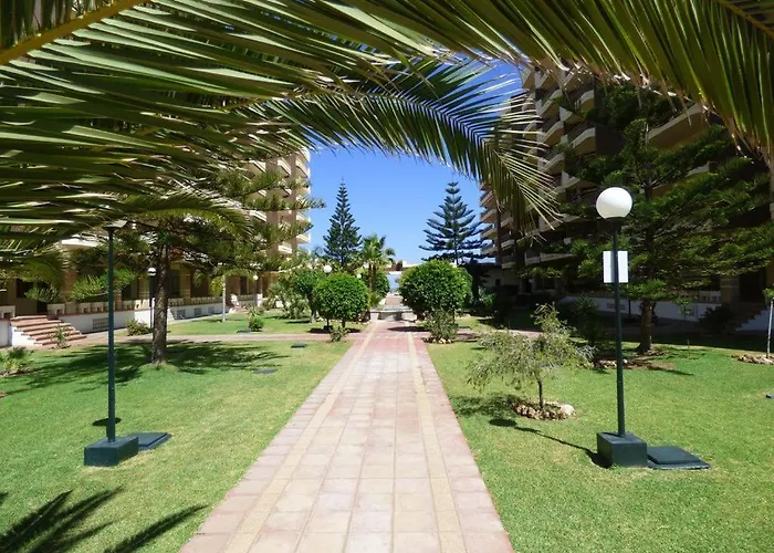 Quiet Beachfront Oasis - Dona Sofia דירה *