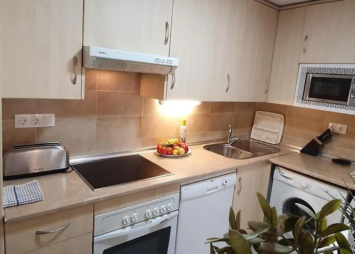 Quiet Beachfront Oasis - Dona Sofia דירה