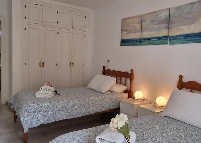 Lägenhet Quiet Beachfront Oasis - Dona Sofia