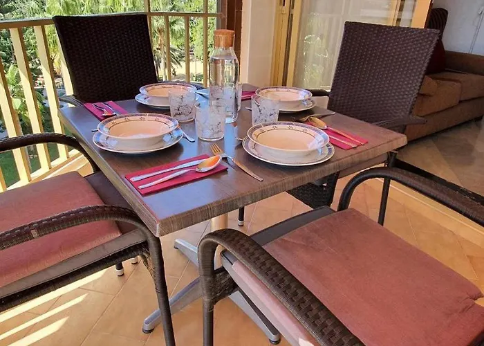 Quiet Beachfront Oasis - Dona Sofia דירה *